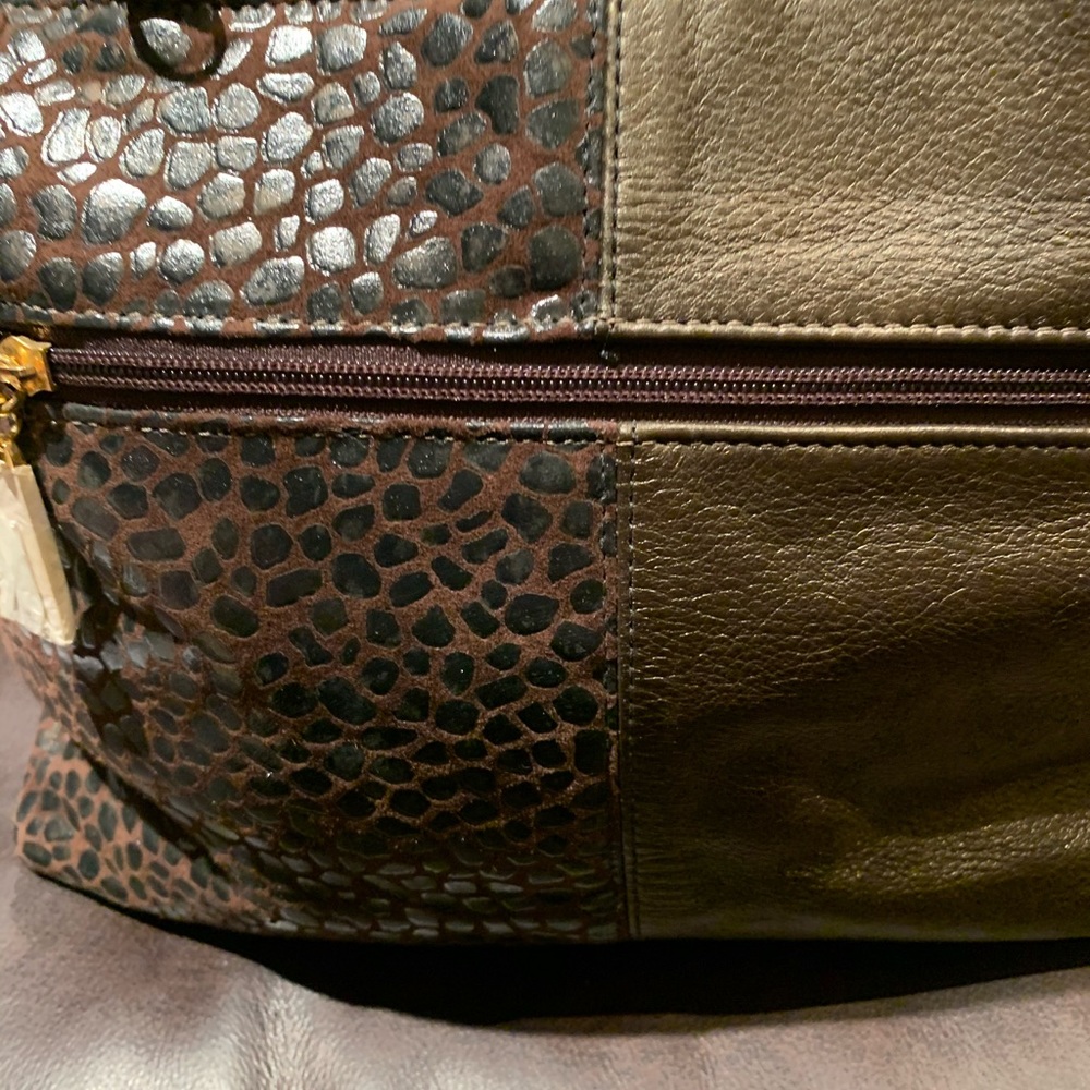Paris Handbags, New York Genuine leather embossed handbag - Picture 6 of 13